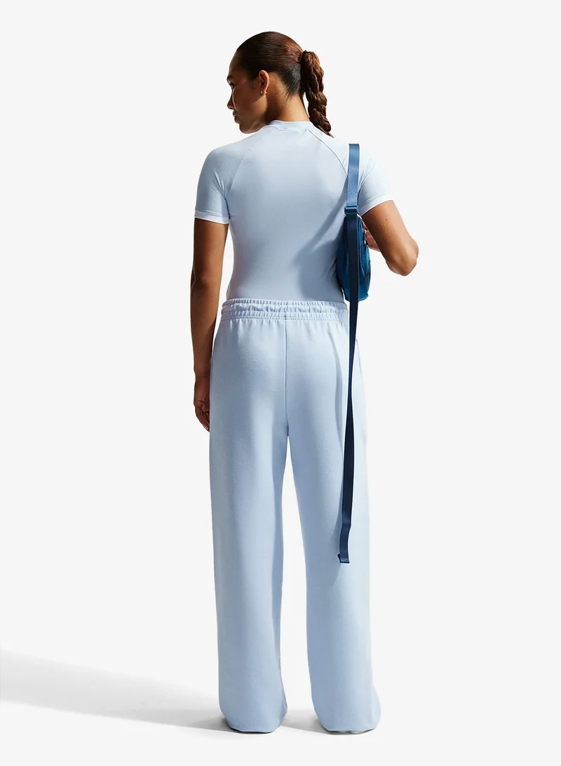 نايكي تيشيرت بشعار أساسي